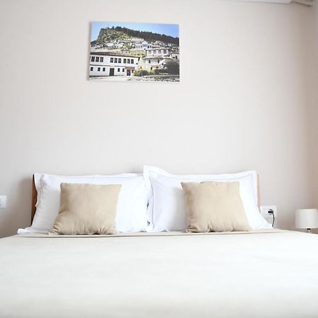 Guesthouse Leo ベラト エクステリア 写真