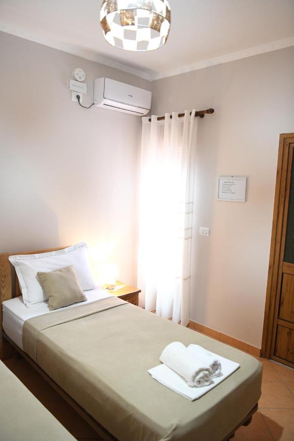 Guesthouse Leo ベラト エクステリア 写真