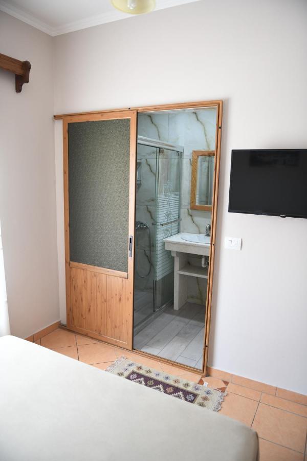 Guesthouse Leo ベラト エクステリア 写真